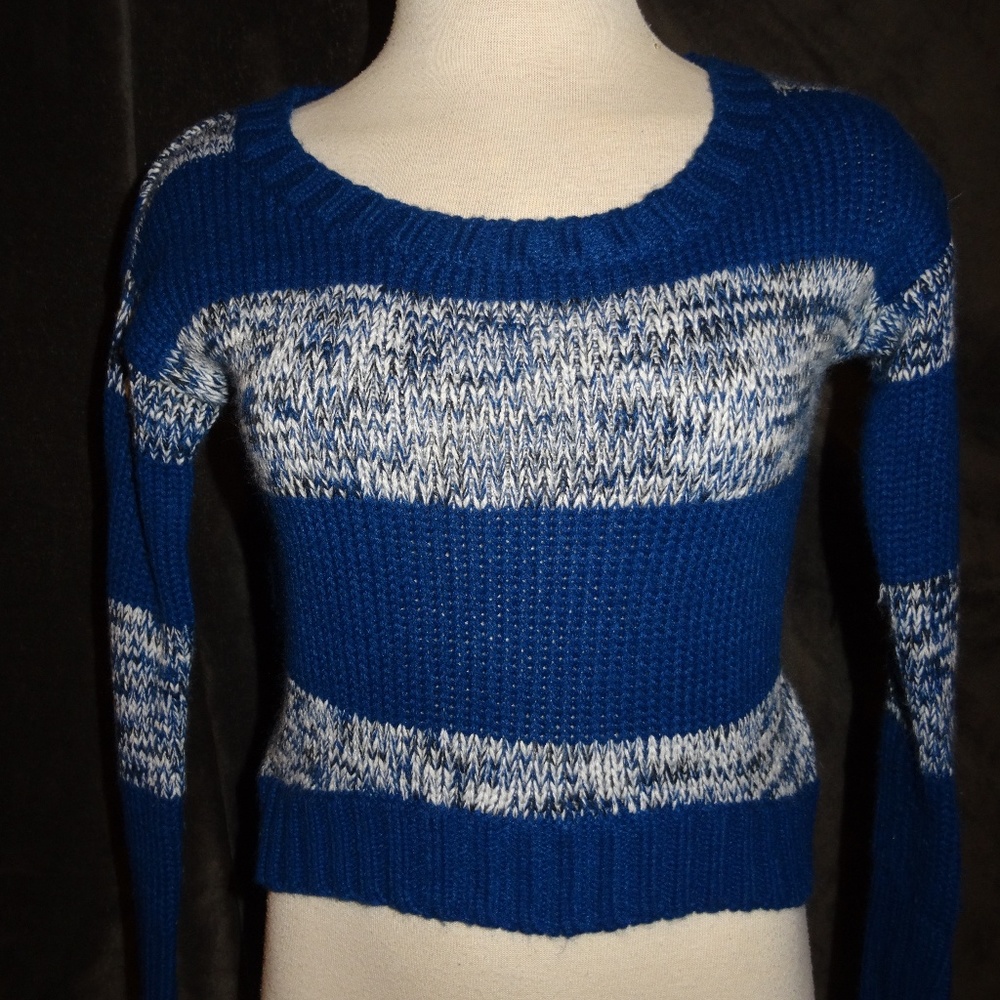 TAKEOUT Blue/White Crop-Top Sweater